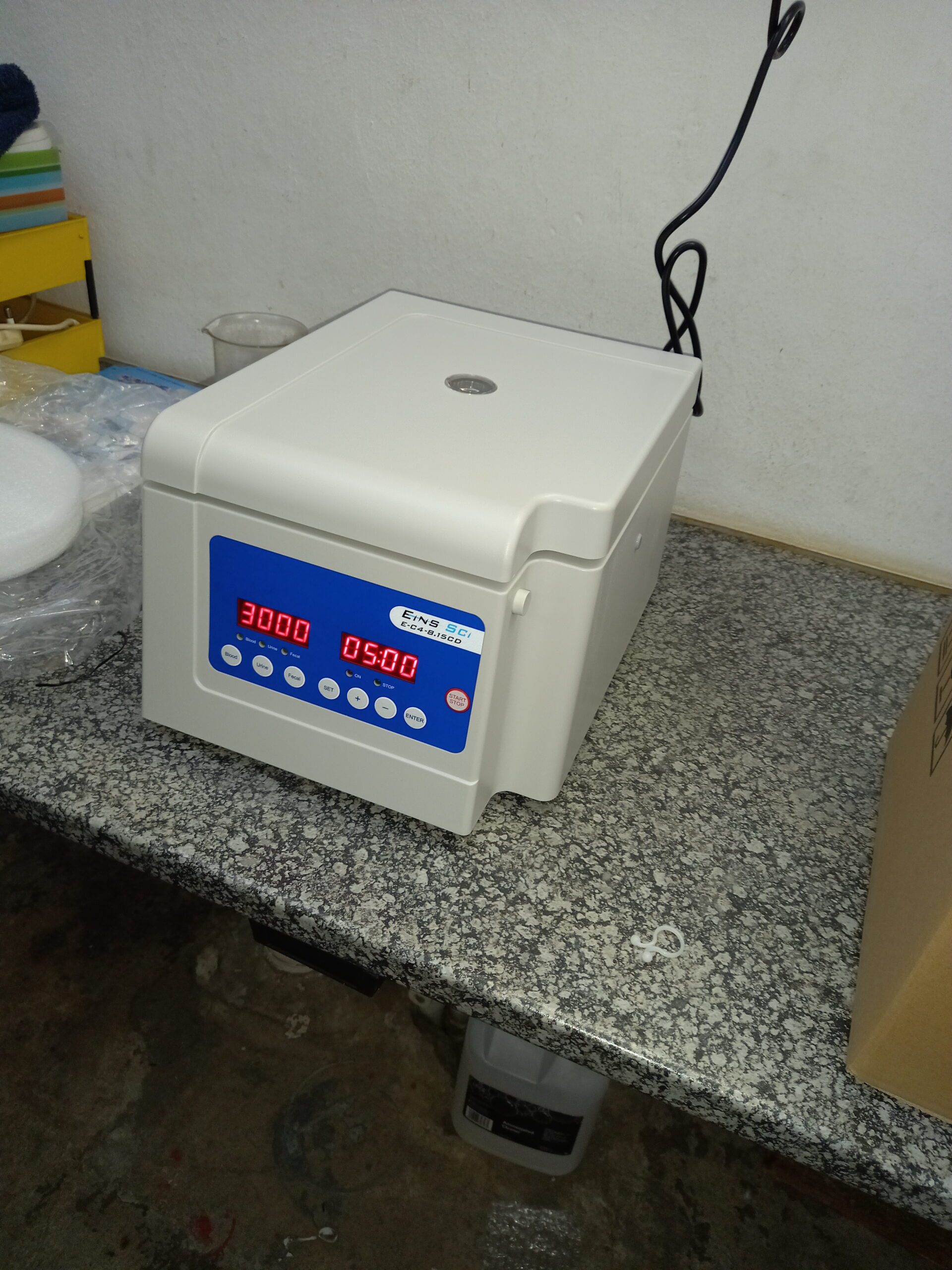 Digital Clinical Centrifuge 4500rpm - Image 2